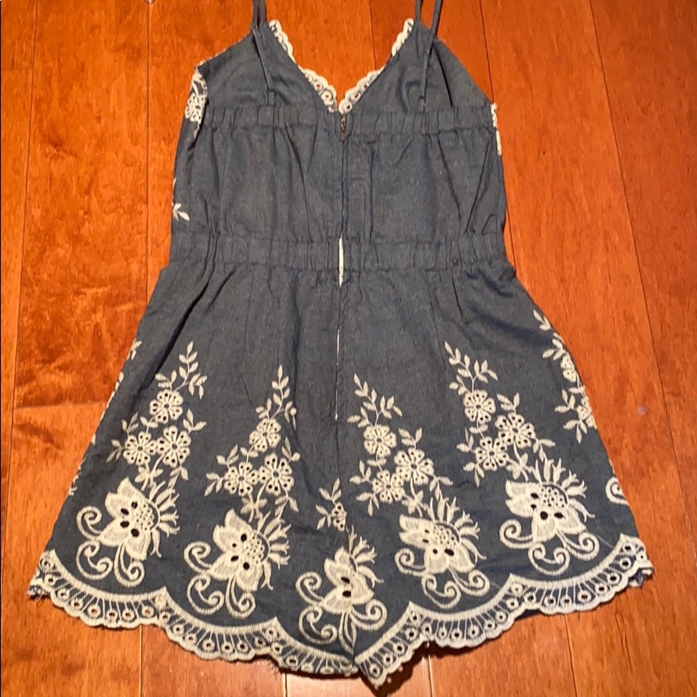 Shorts Romper 💙🤍 - Picture 4 of 5